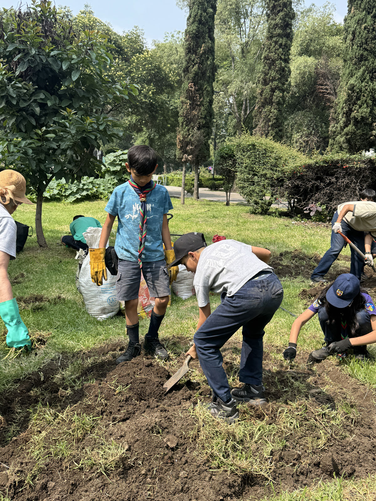 Scouts en ceremonia de formación